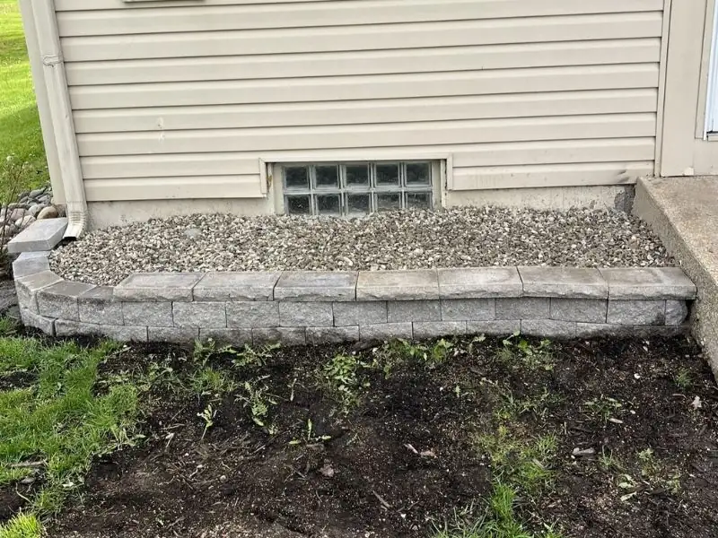 Stone retaining wall landscaping project